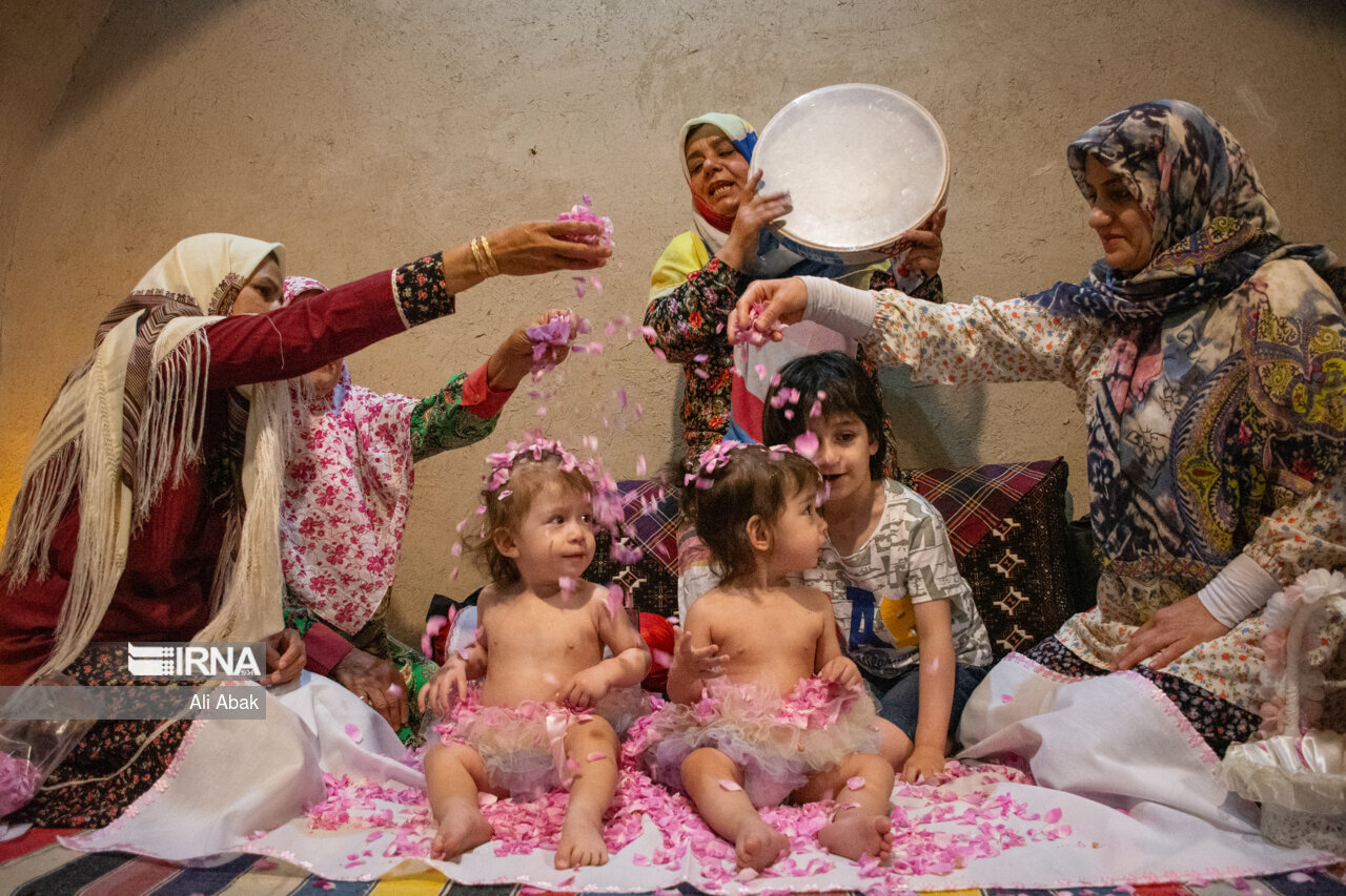 این آیین بهاری فقط برای نوزادان اجرا می شود + فیلم