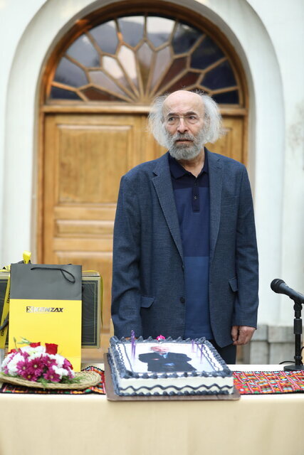 تغییر چهره بازیگران در جشن تولد ۷۳ سالگی آقای کارگردان | رضا عطاران با عینک دودی و ...| اسم فیلم جدید این کارگردان | ویدئو