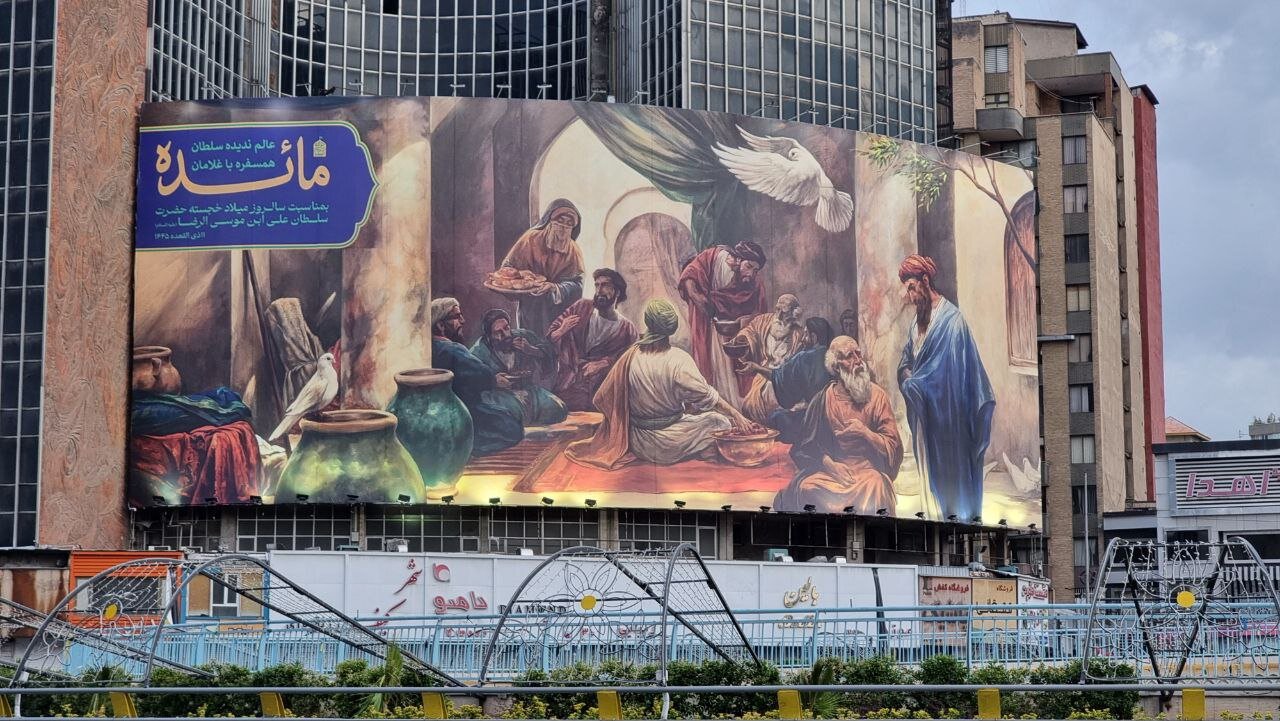 تصویر جدیدترین دیوارنگاره میدان ولیعصر(عج) به مناسبت ولادت امام رئوف | عکس