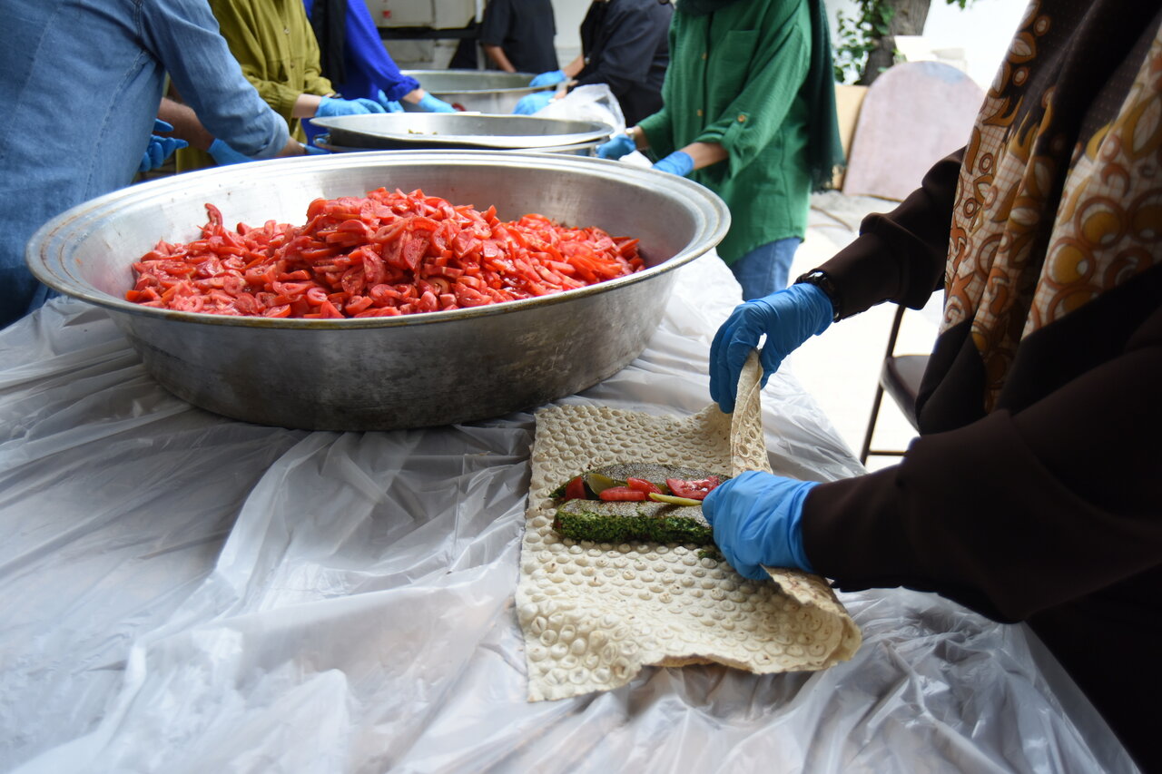 یک خانه خاص به نام خونه ۱۹ در خیابان مولوی | دراین خانه برای بچه های خدا غذا تهیه می کنند