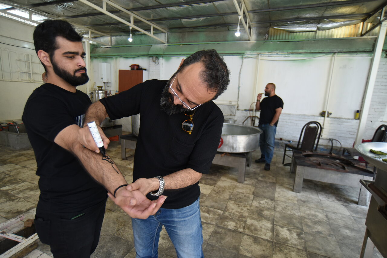 یک خانه خاص به نام خونه ۱۹ در خیابان مولوی | دراین خانه برای بچه های خدا غذا تهیه می کنند