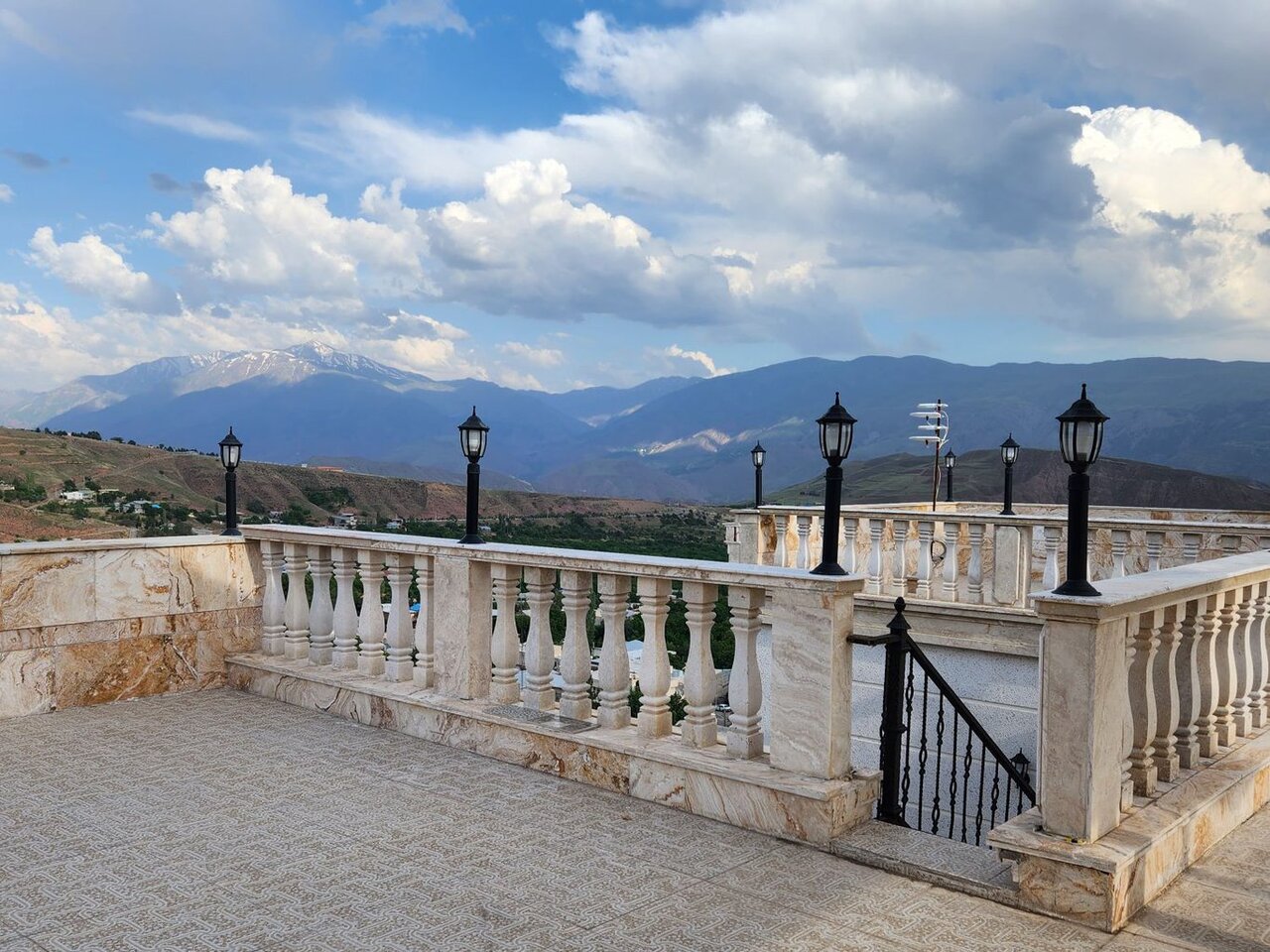 چگونه یک اقامت رویایی در الموت داشته باشیم؟