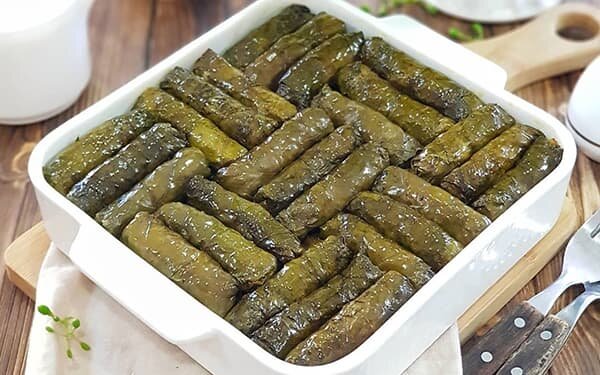 ۴ دستور پخت دلمه خوش طعم که فقط حرفهایها میدانند | ۷ نکته کلیدی برای تهیه یک دلمه برگ مو بهاری