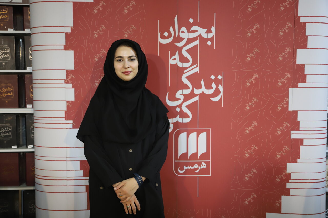 تعجب غرفه داران: این حجم از کتابخوانی رهبری در کنار فعالیتهای سیاسی بی نظیر است