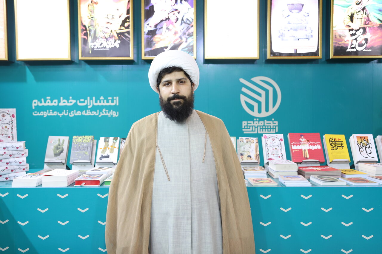 تعجب غرفه داران: این حجم از کتابخوانی رهبری در کنار فعالیتهای سیاسی بی نظیر است