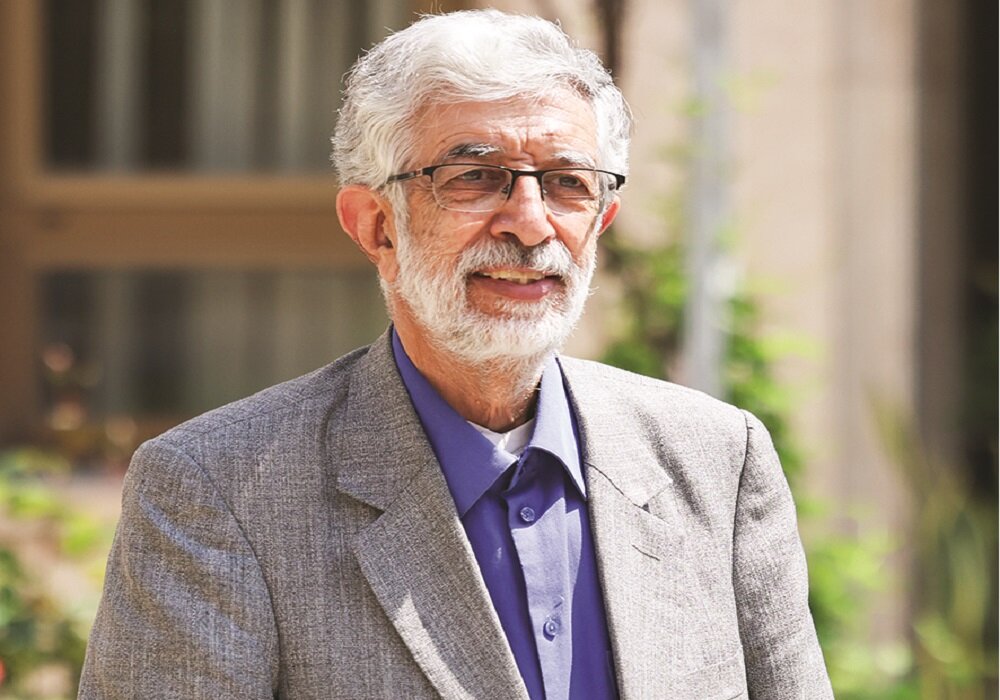 حداد عادل: ۵ سال است که معلم زبان فرانسه دارم و به ۳ زبان دنیا مسلط هستم | رئیس سابق مجلس عربستان دانشجوی من بود | متخصص خط ناصرالدینشاه شدهام!