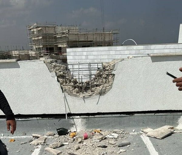 اصابت موشک مقاومت به ساختمانی در سدیروت | ۲ صهیونیست زخمی شدند | عکس