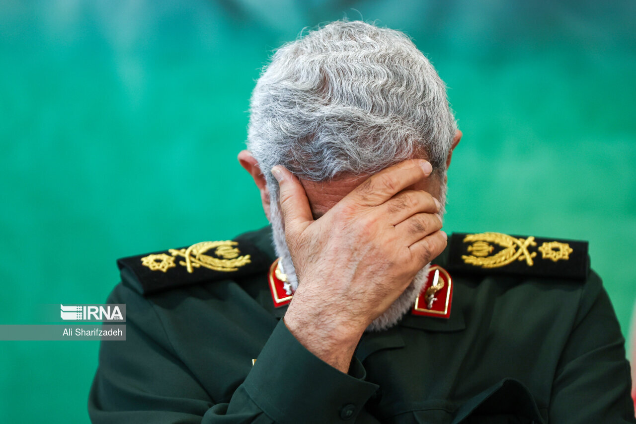 تصاویری از گریه های سردار قاآنی در مراسم سرلشگر حاجی رحیمی