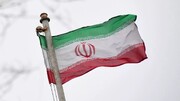 حرکت قابل تحسین یک ایرانی در برابر هتک حرمت پرچم ایران توسط ضدانقلاب + ویدئو