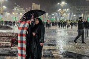 هم اکنون؛ بارش باران در حرم مطهر رضوی(ع) + ویدئو