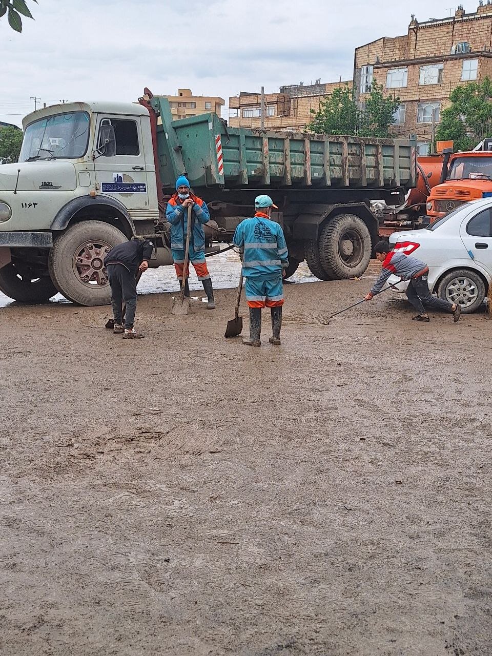 تصاویری از آخرین وضعیت اهالی محله سیدی مشهد دو روز پس از سیل + فیلم