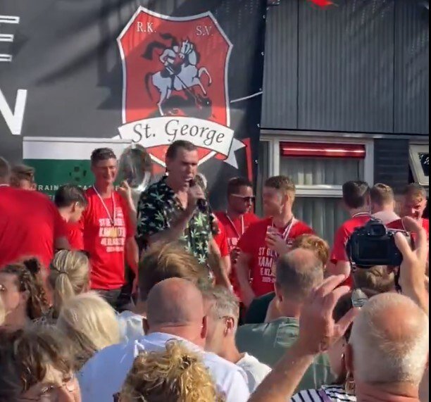 رقص داور هلندی او را مادام العمر از کار محروم کرد + عکس و فیلم | واکنش یان اسمیت به این ماجرا