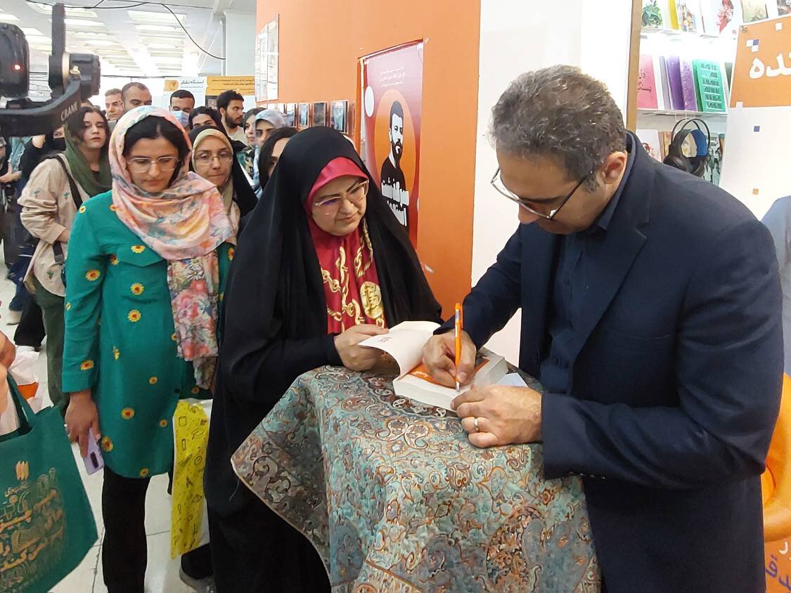 هوشنگ مرادی کرمانی چراغ راهم در نویسندگی است