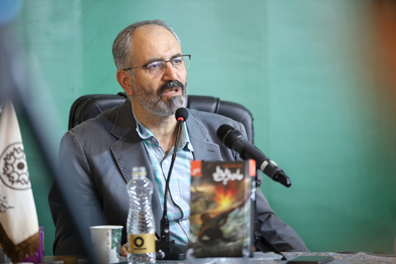 کتابی درباره کردستان با ۱۰ هزار منبع | رمان «ماه و بلوط» سرشار از خرده داستان هاست