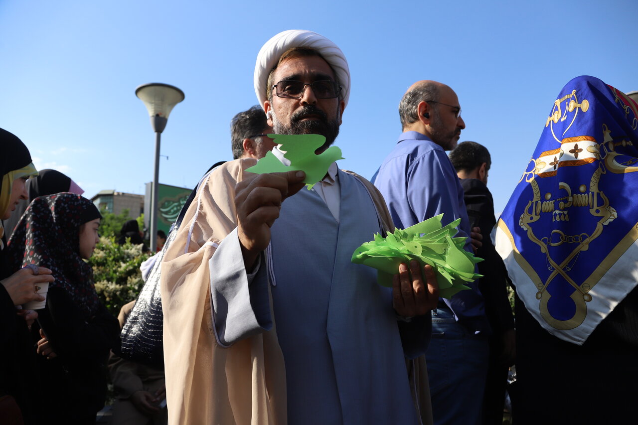 ۱۳ روایت از جشن بزرگ امام رضاییها که در تهران برگزار شد | از حضور پرنده های سبز تا پاتوق آبادانیهای عاشق امام رضا!
