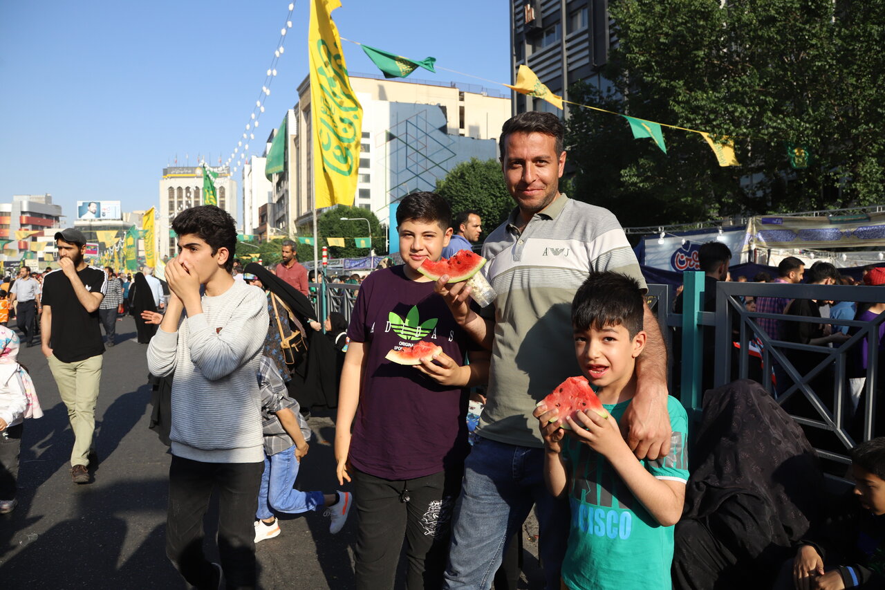 ۱۳ روایت از جشن بزرگ امام رضاییها که در تهران برگزار شد | از حضور پرنده های سبز تا پاتوق آبادانیهای عاشق امام رضا!