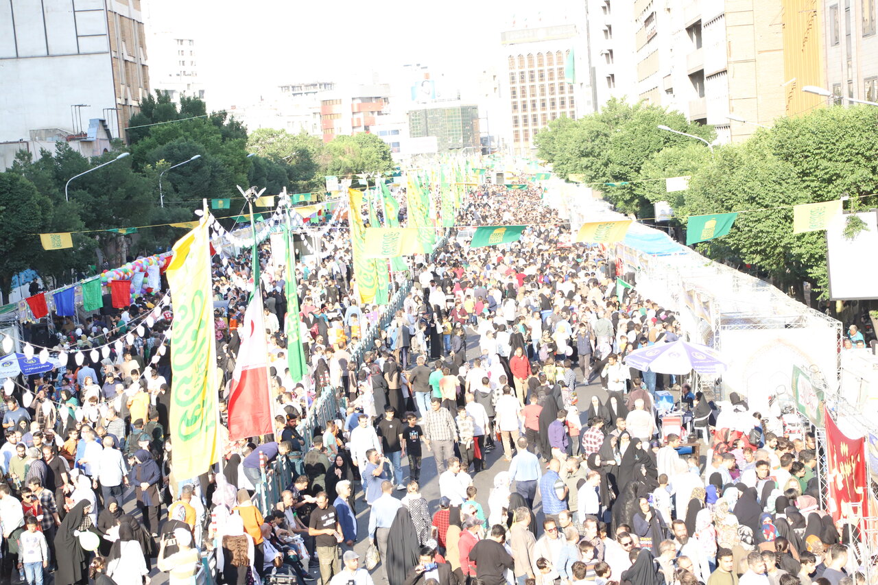 ۱۳ روایت از جشن بزرگ امام رضاییها که در تهران برگزار شد | از حضور پرنده های سبز تا پاتوق آبادانیهای عاشق امام رضا!