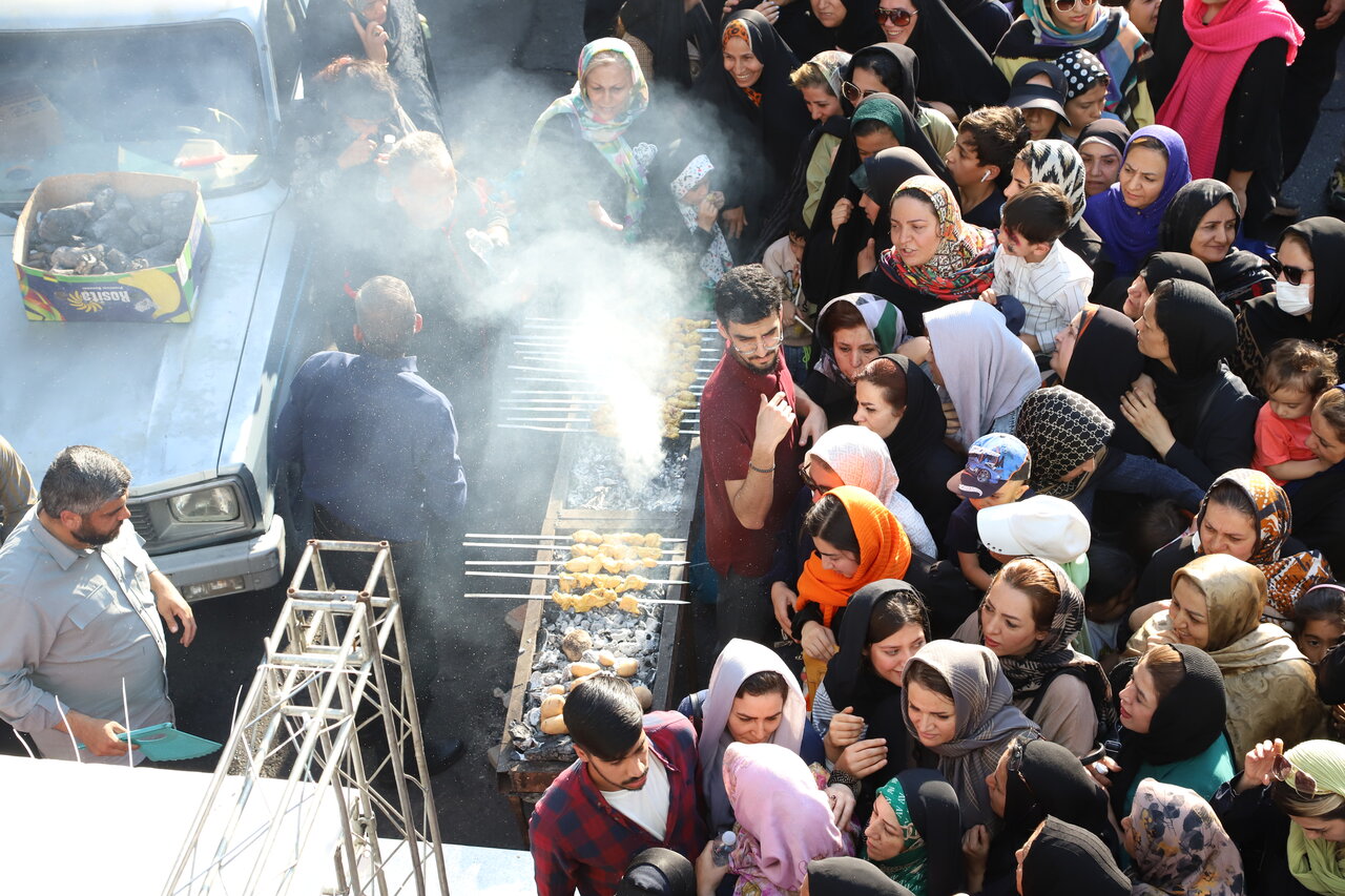 ۱۳ روایت از جشن بزرگ امام رضاییها که در تهران برگزار شد | از حضور پرنده های سبز تا پاتوق آبادانیهای عاشق امام رضا!