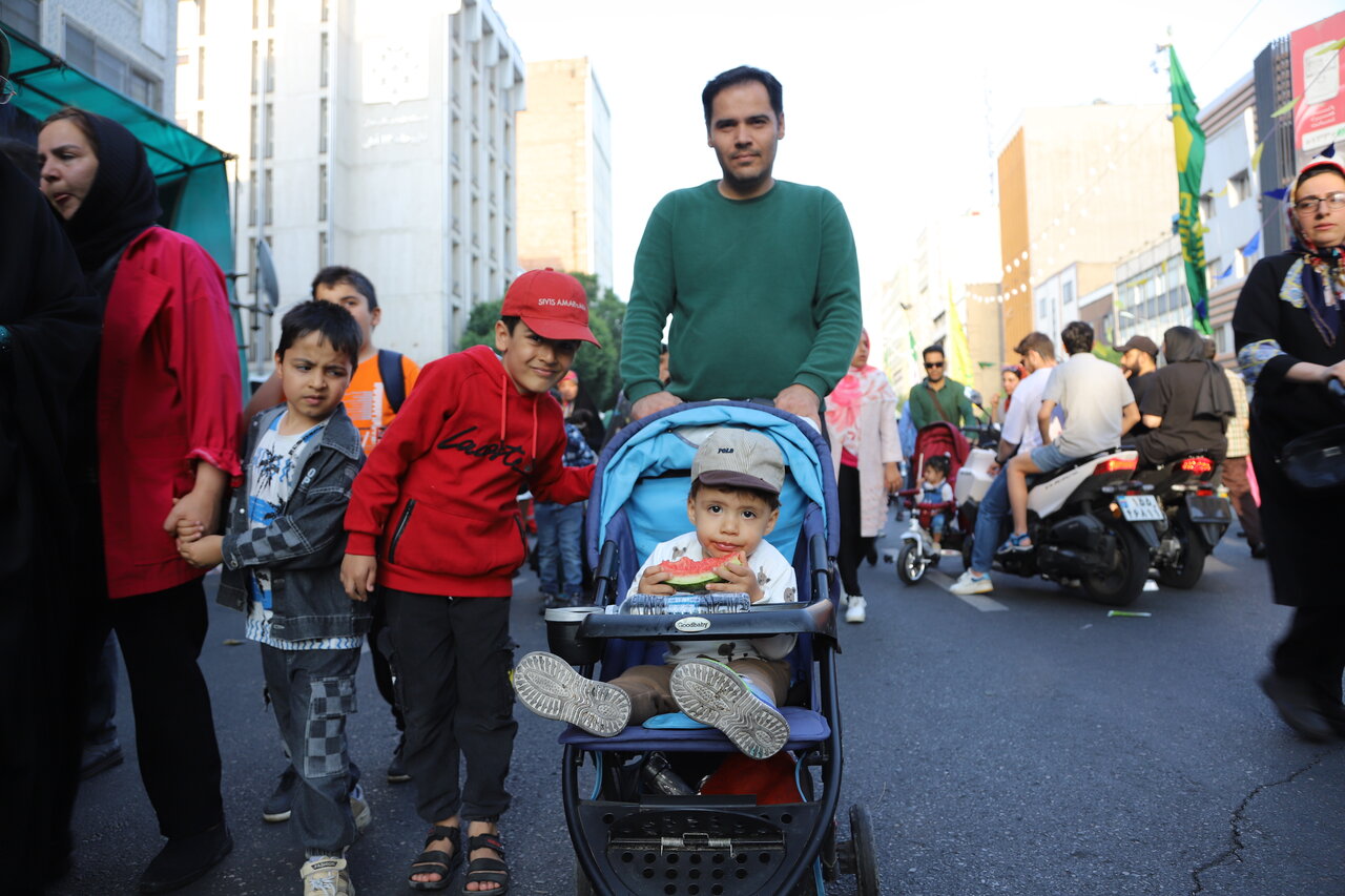 ۱۳ روایت از جشن بزرگ امام رضاییها که در تهران برگزار شد | از حضور پرنده های سبز تا پاتوق آبادانیهای عاشق امام رضا!
