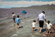 تصاویر ازدحام جمعیت در سواحل دریاچه ارومیه + فیلم