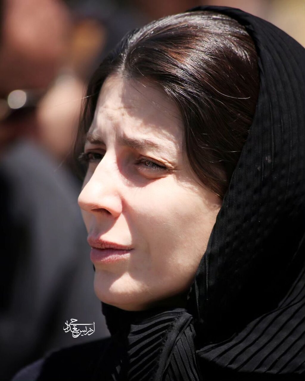 اولین تصاویر از چهره ماتم‌زده لیلا حاتمی در مراسم تشییع مادرش | تصاویر
