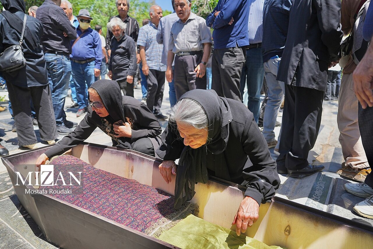 بی قراری های خانم بازیگر در فراق دوست قدیمی اش