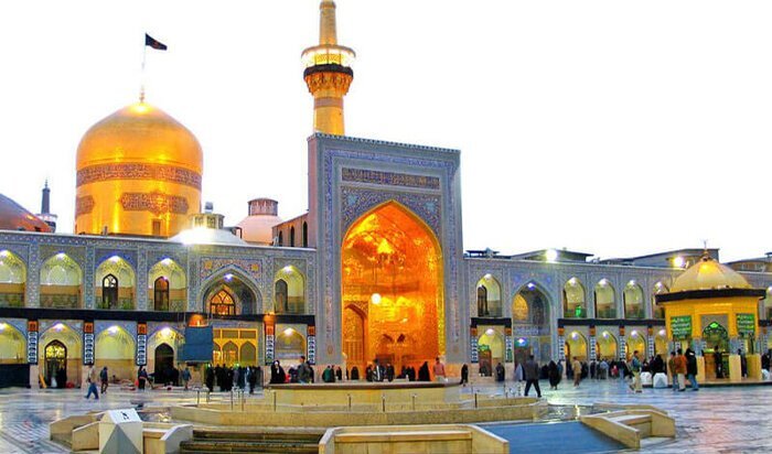 مداحی دلنشین آقای بازیگر در حرم امام رضا(ع) | ویدئو