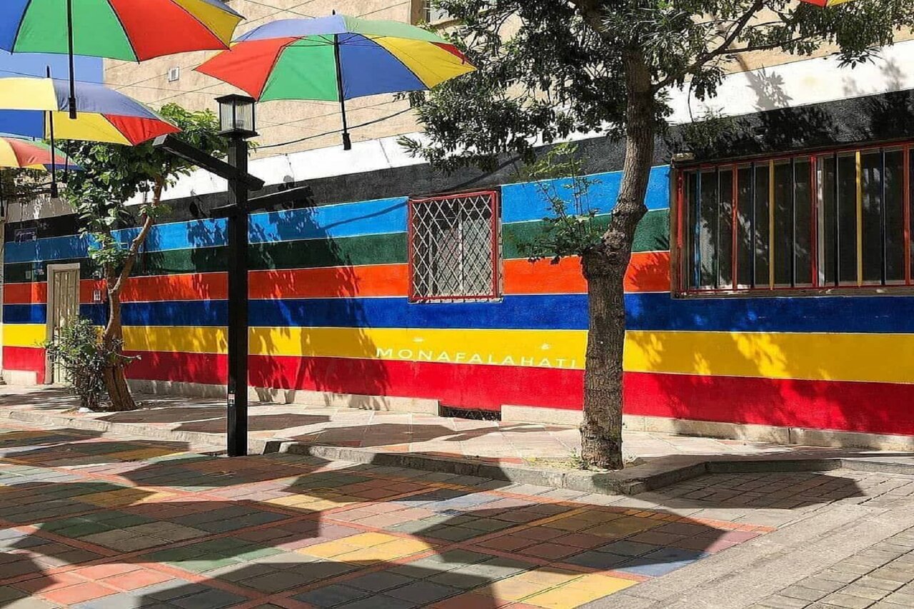 برای گرفتن عکس زیر چترها و بادبادکهای رنگی کجا برویم؟ | رقص بابدبادک ها و چترها در کوچه ها