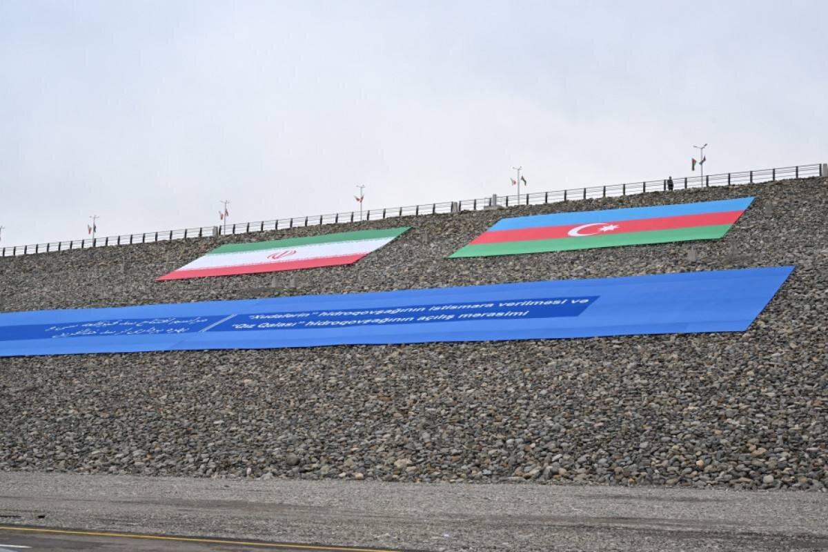 پرچم‌های ایران و جمهوری آذربایجان در پروژه مشترک مرزی | تصاویر