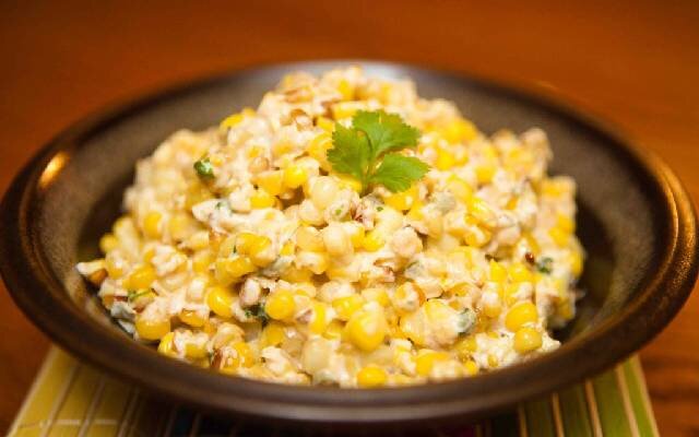 ۴ مدل سس هیجانانگیز برای پخت بلال با شیر بدون منقل و فر در خانه