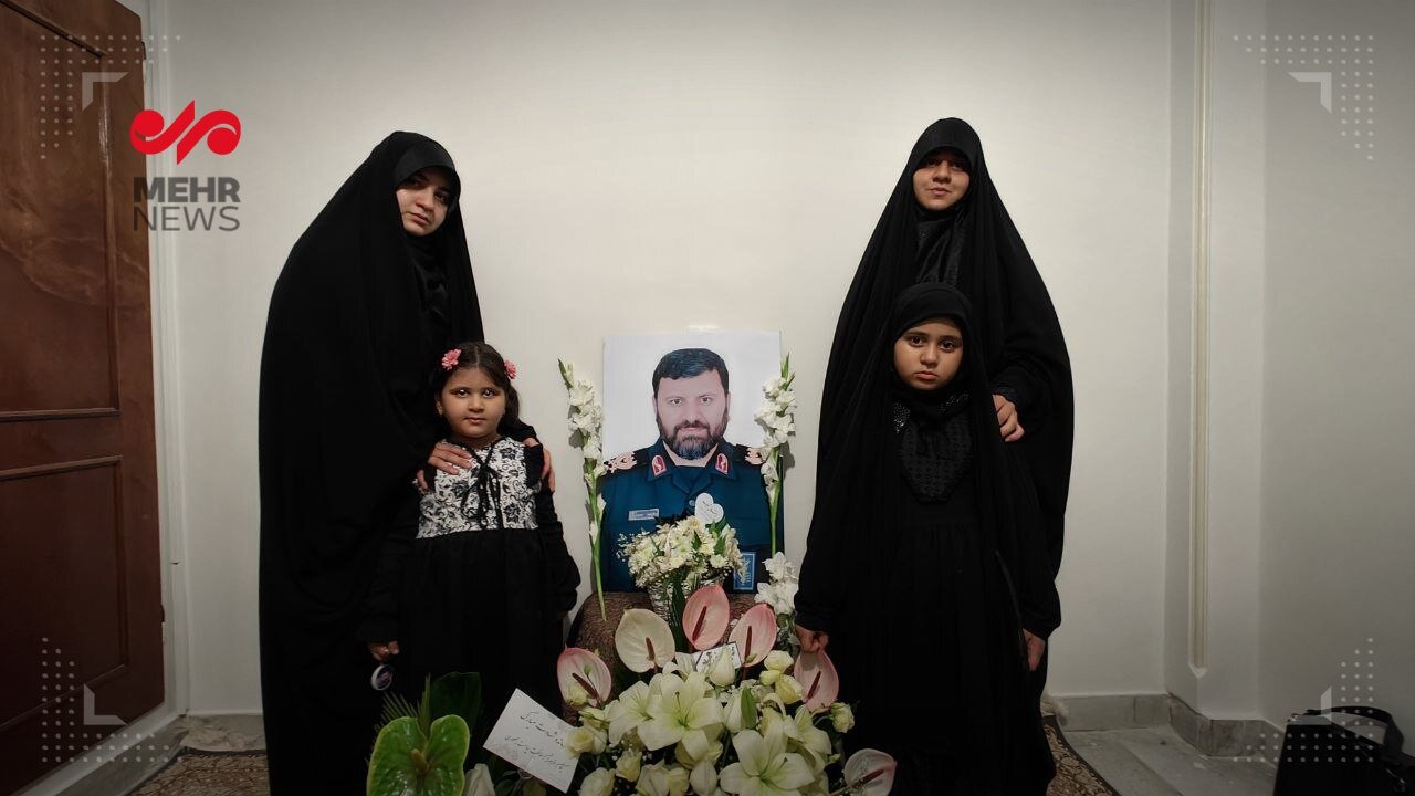 عکس | دختران سرتیم حفاظت رئیسجمهوری در سوگ پدر | نگاه مبهوت دو دختر خردسال