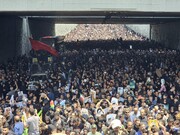 سیل جمعیت مردم در تهران در بدرقه پیکر رئیس جمهور و همراهانش + تصاویر