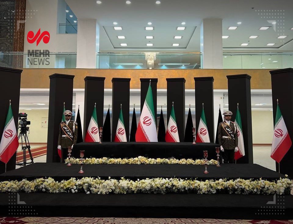 جایگاه ادای احترام به پیکر شهدای خدمت از سوی سران کشورهای خارجی + عکس