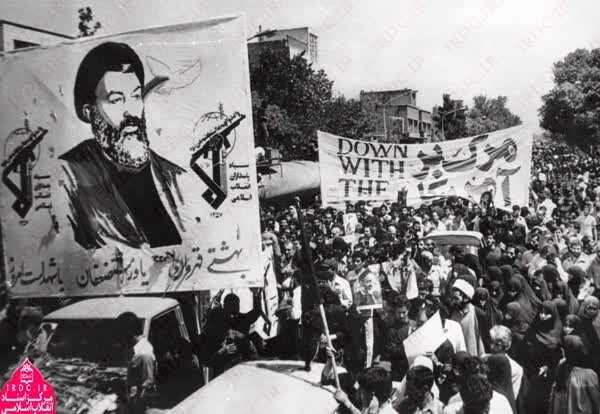 مقایسه جمعیت تشییع دو رئیس جمهور شهید به فاصله ۴۳ سال | تصاویر