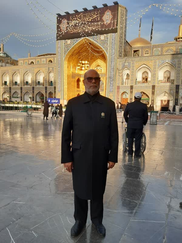 رئیس جمهور خادم امام غریب بود | خاطرات خادمان آستان رضوی از رئیس جمهور