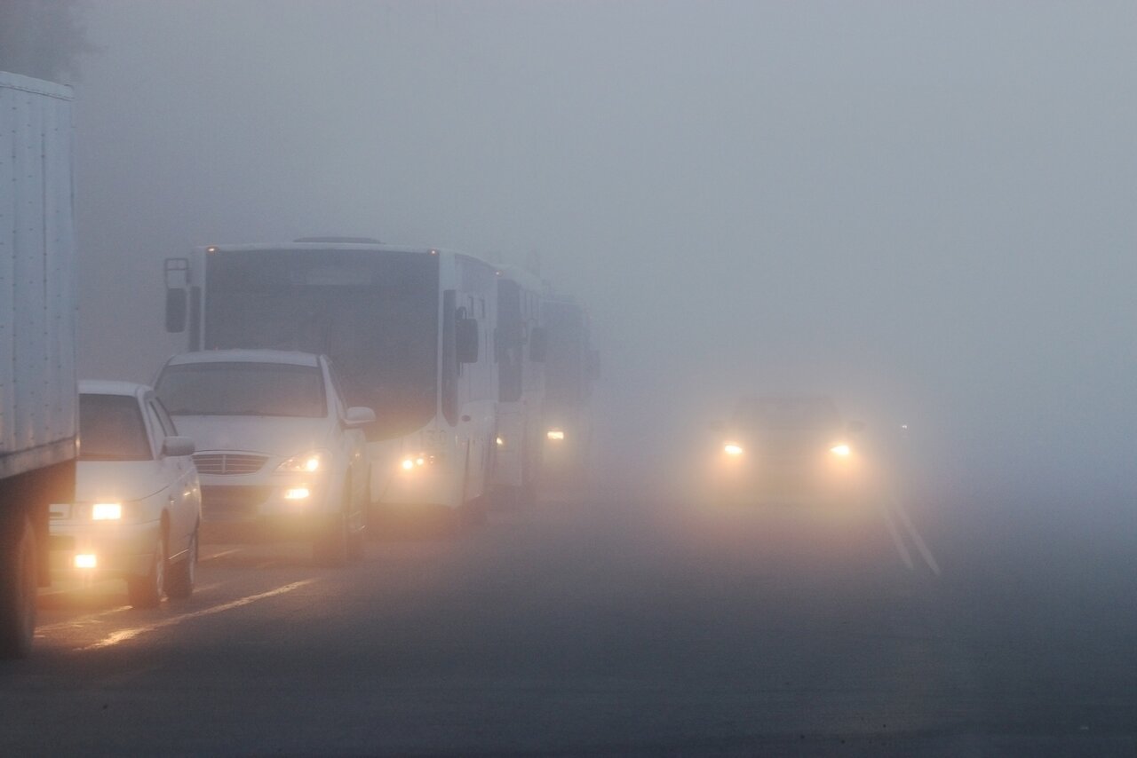 مه در جاده - مه آلودگی جاده - جاده مه آلود