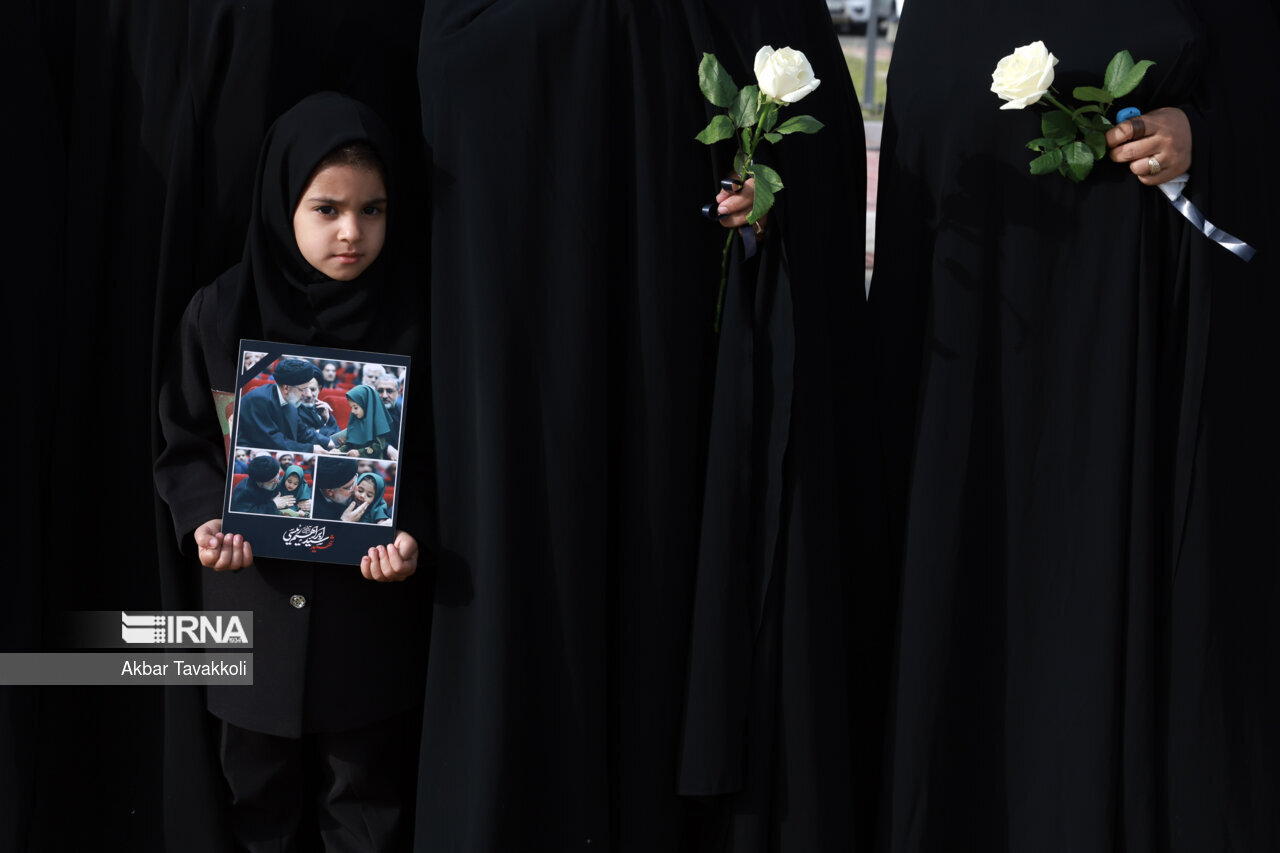 تشییع تاریخی رئیس جمهوری در خراسان جنوبی | مردم «سید» را در آغوش گرفتند + تصاویر