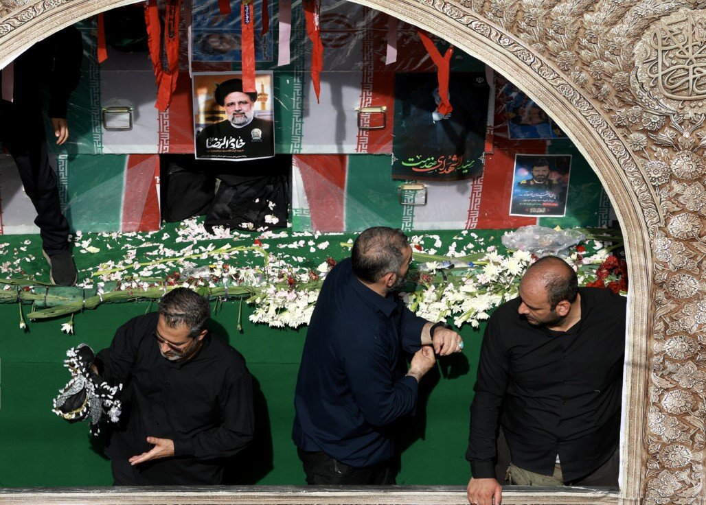 اولین تصویر از محل دفن رئیس جمهور شهید در حرم رضوی