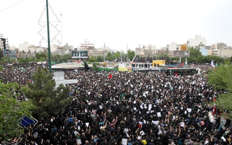حضور جواد مهرابی محافظ رئیس‌جمهور در مراسم تشییع + عکس