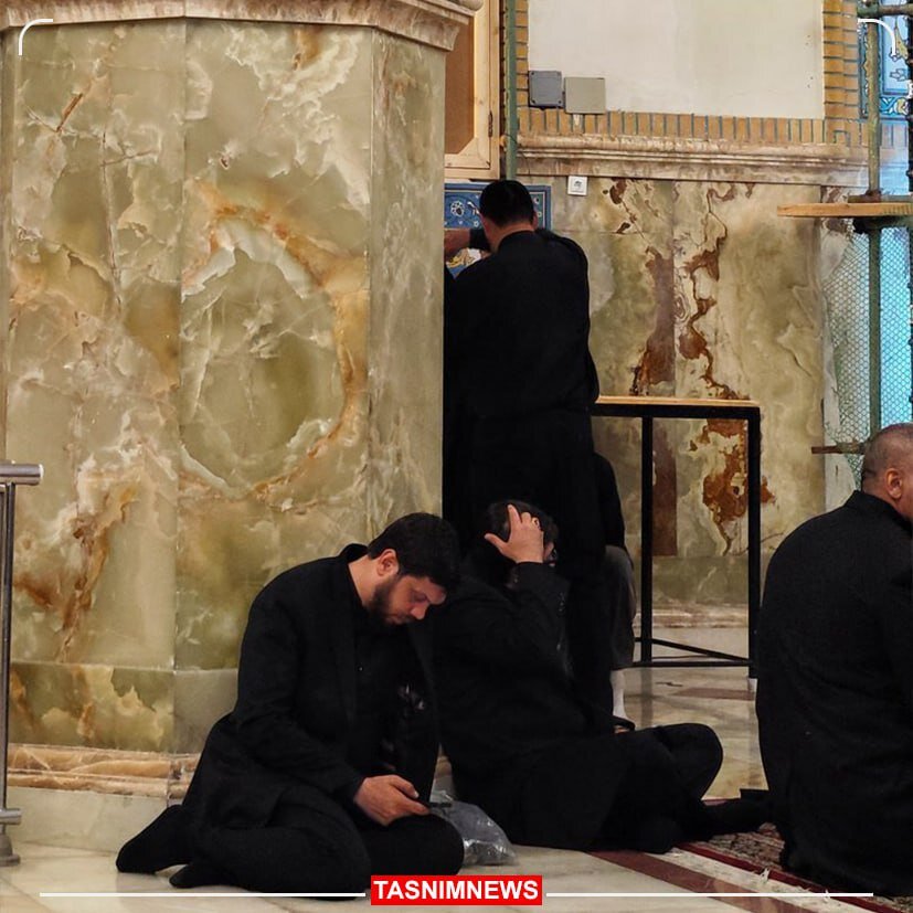 تصاویری از محافظ شهید رئیسی در مشهد مقدس ؛ پایان شایعات با انتشار تصویر حضور محافظ رئیس جمهور در حرم امام رضا(ع)