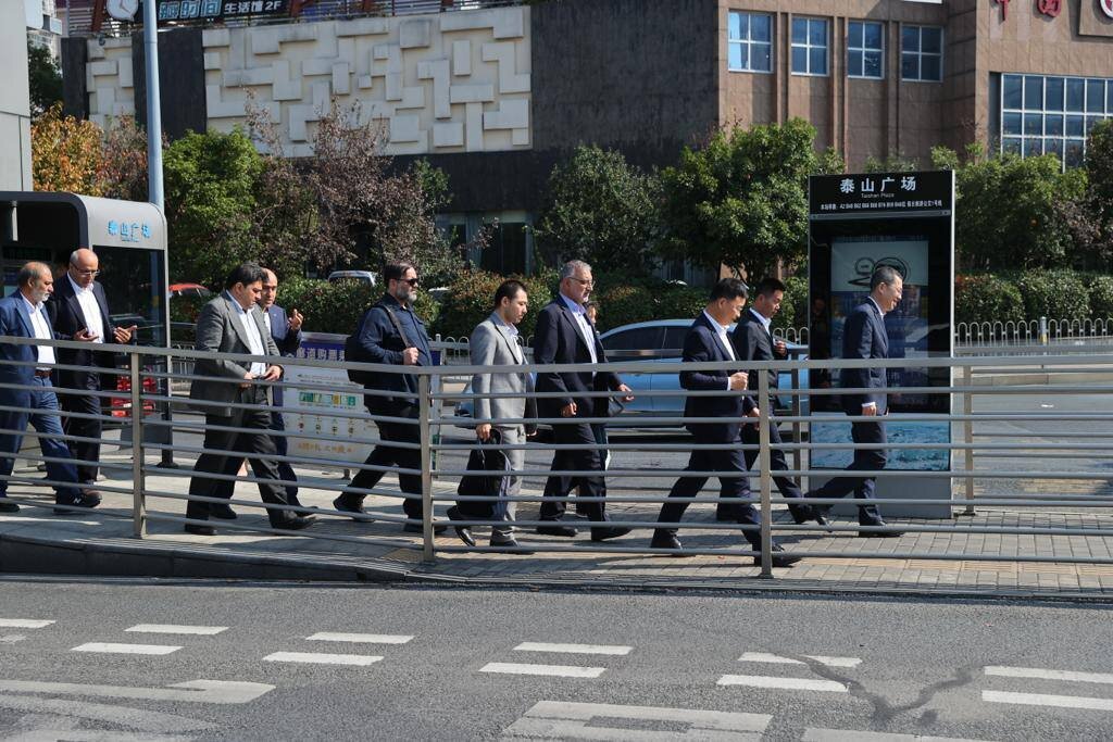 ۳۳ماه تعامل شهردار تهران با شهید جمهور