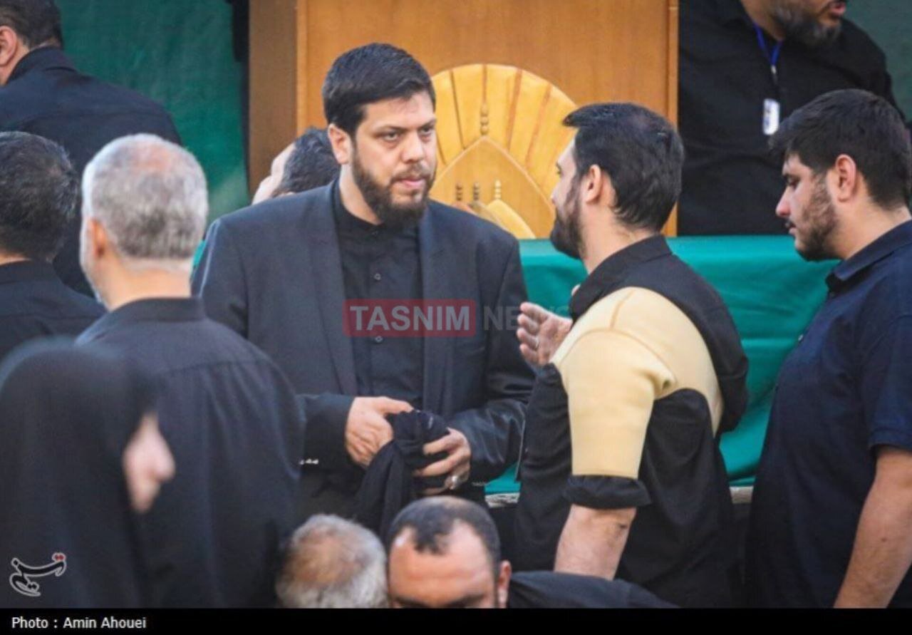 اشک‌های جواد مهرابی محافظ رئیس‌جمهور در مراسم تشییع شهید موسوی