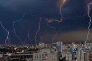 ثبت یک لحظۀ زیبا ؛ وقتی رعدوبرق آسمان تهران  را روشن کرد + ویدئو
