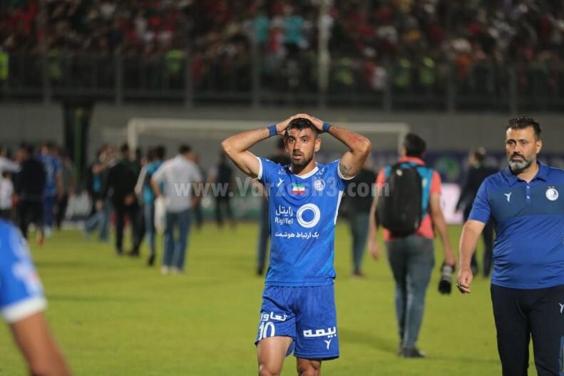 تصاویر لحظهای که استقلالیها و جواد نکونام از نتیجه بازی پرسپولیس باخبر شدند | بهت و حیرت آبیها از نتیجه تاریخی قرمزهای پایتخت