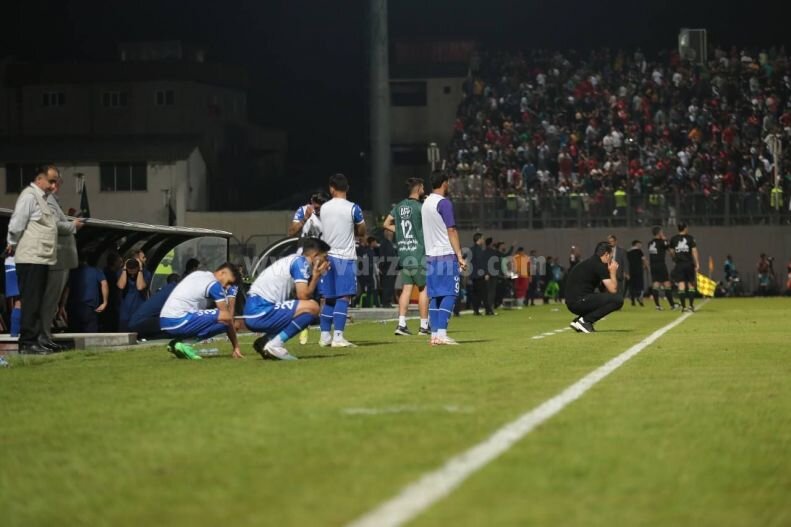 تصاویر لحظهای که استقلالیها و جواد نکونام از نتیجه بازی پرسپولیس باخبر شدند | بهت و حیرت آبیها از نتیجه تاریخی قرمزهای پایتخت