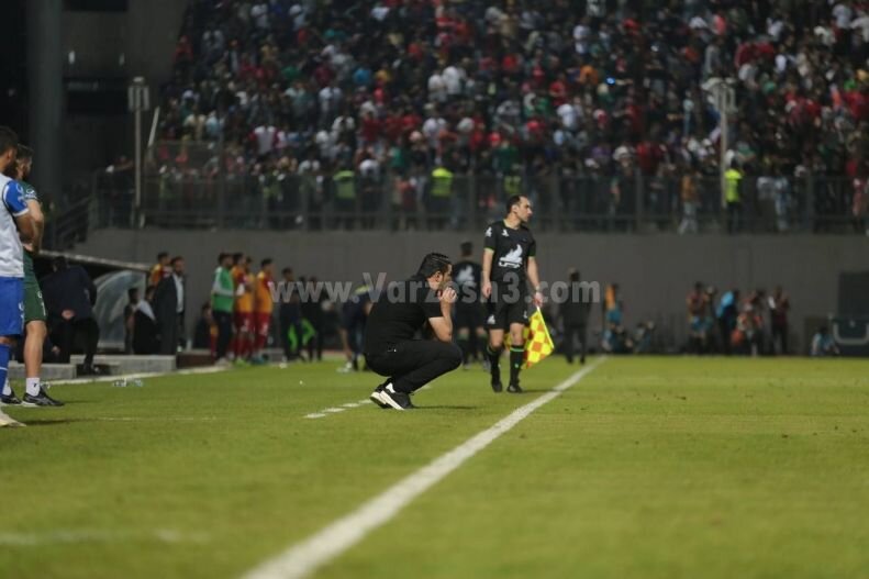 تصاویر لحظهای که استقلالیها و جواد نکونام از نتیجه بازی پرسپولیس باخبر شدند | بهت و حیرت آبیها از نتیجه تاریخی قرمزهای پایتخت