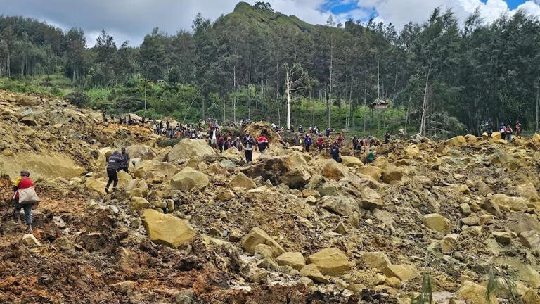 مرگ وحشتناک ۳۰۰ روستایی در در رانش زمین | ۶ روستا ناپدید شد