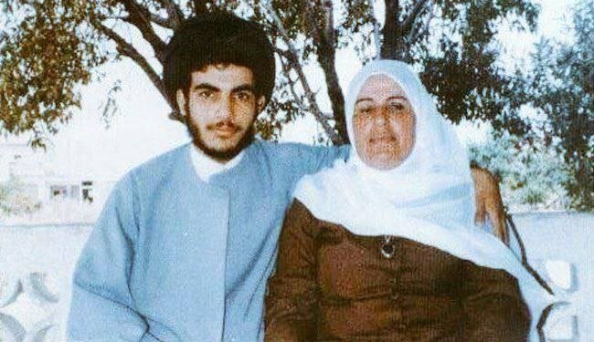 سید حسن نصرالله در کنار مادر
