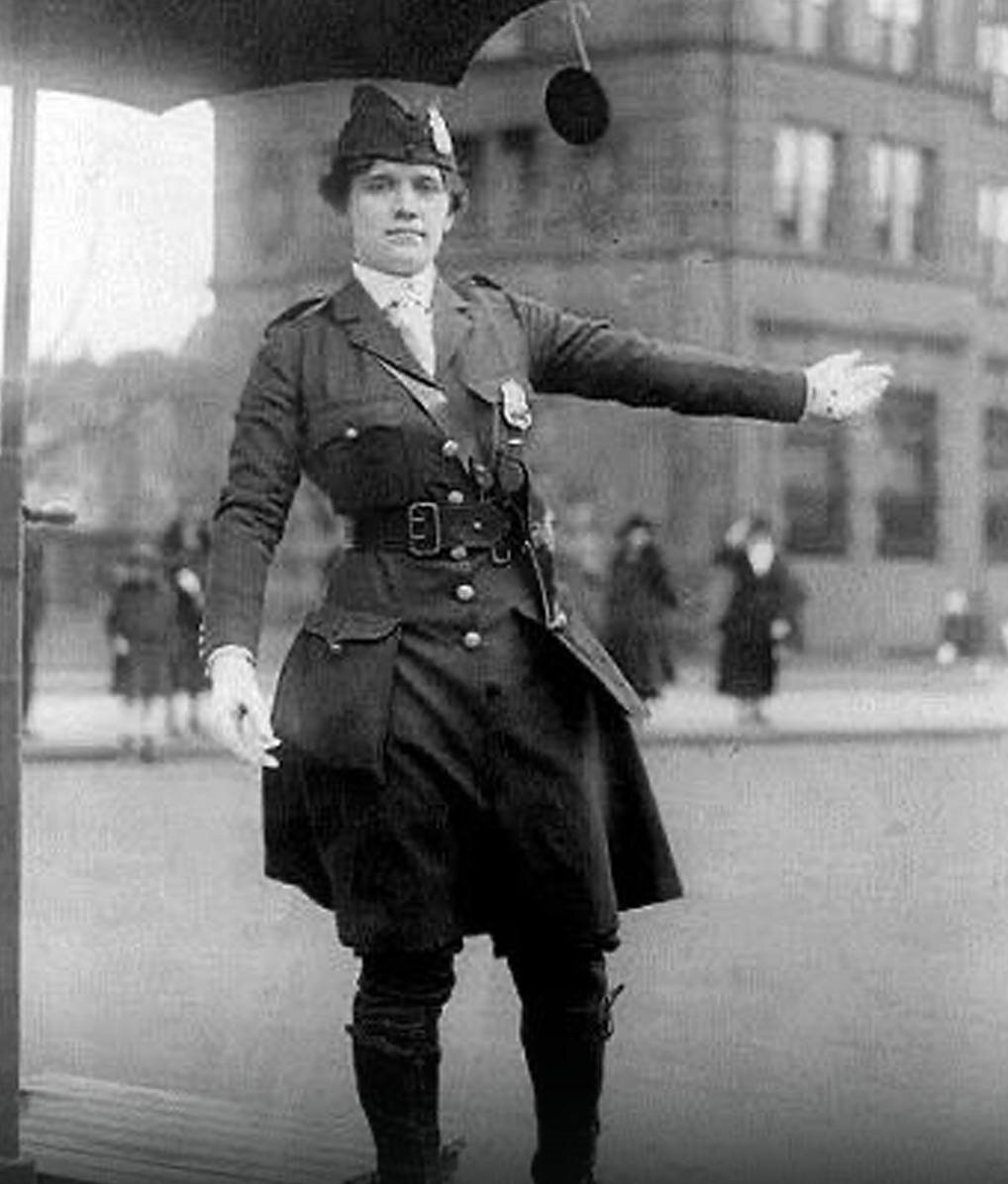  اولین افسر زن پلیس