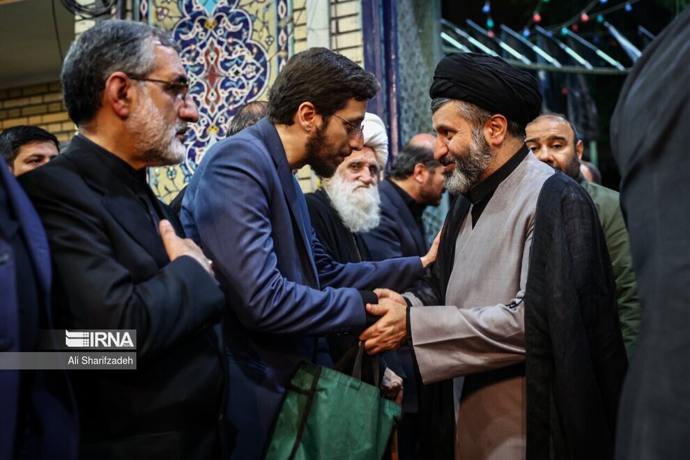 حضور فرزندان رهبر انقلاب در گرامیداشت شهید رئیسی در مسجد ارک + تصاویر